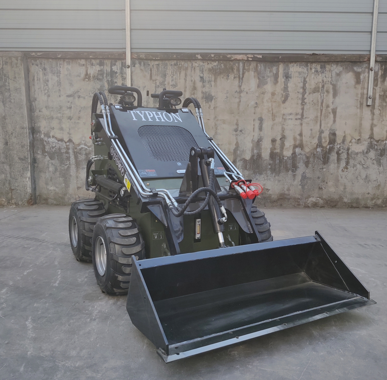Skid Steer Loader Wheeled 22.1 HP